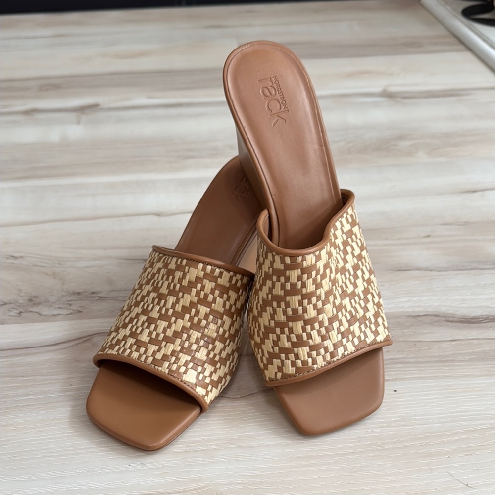 Nordstrom Fatima Wedge Sandal Raffia Slide Mule Heels Tan 8.5 NWT - Picture 1 of 7